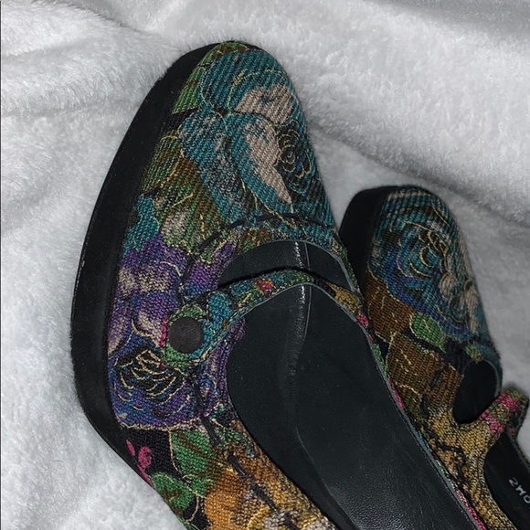 Stuart Weitzman Floral Tapestry Heels - GORGEOUS! - Picture 8 of 13